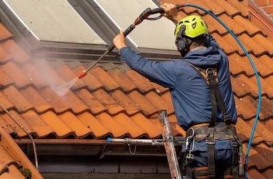 Démoussage et hydrofuge de toiture à Courchelettes